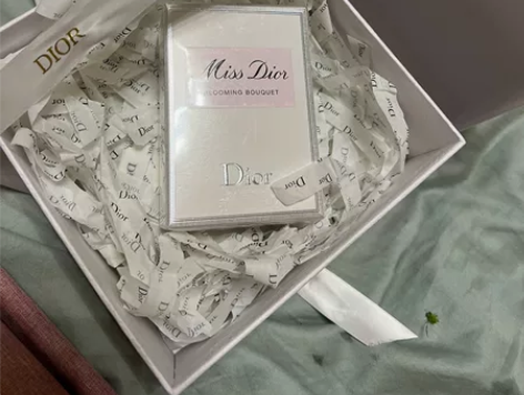 朋友赠送Dior迪奥香水花漾甜心女士小姐持...