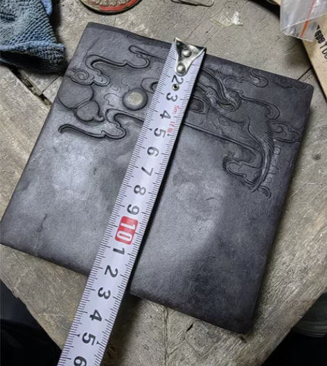 一线收到一块砚台,石质细腻,老爷子说是端砚...