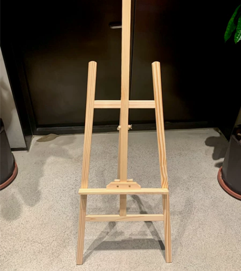 50个全新画架 全新 需要自提 感兴趣的话...