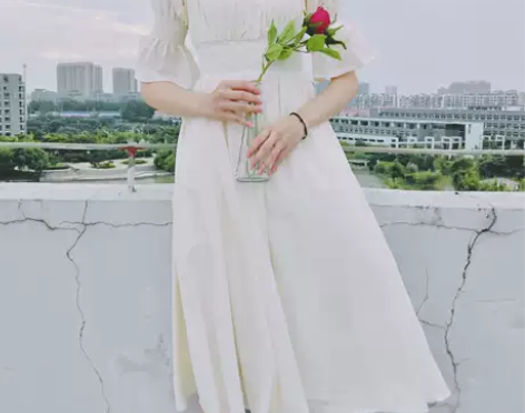 葵酱/现货月光森林雾朦胧米色灰色连衣裙这才...