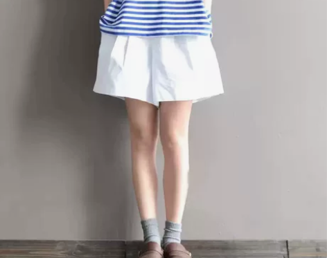 品牌女士休闲短裤 尺寸：腰围2尺3 臀围1...