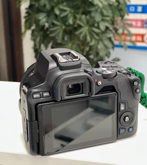 佳能200d 二代 18-55套机(另含小...