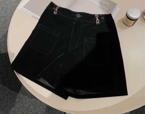 香菇福利款 气质百搭金属装饰丝绒短裤女秋冬...
