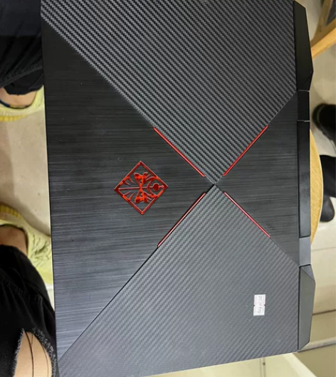 暗影精灵4，配置如图，电池100，屏幕灰色...