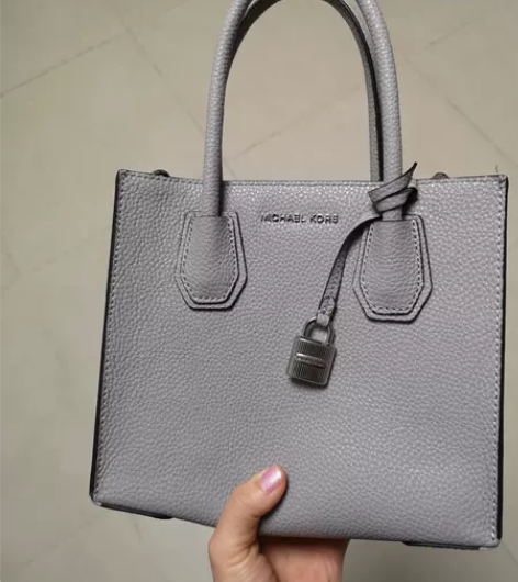 MK锁头方包小号，手提斜挎女包大象灰，有一...