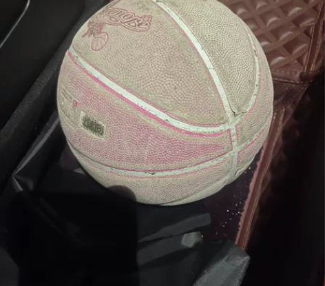 准者篮球 onemore粉球 有开胶，便宜...