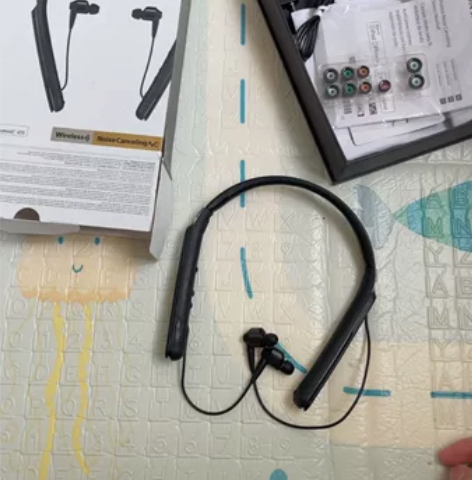 索尼耳机WI-1000XM2，香港买的18...