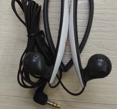 稀有原装索尼半入耳式耳机，形号：MDR一A...