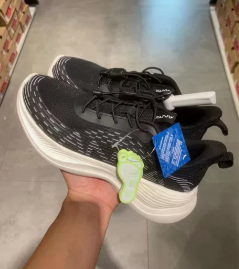 安踏女子跑步鞋跳绳健身休闲鞋回弹透气运动软...