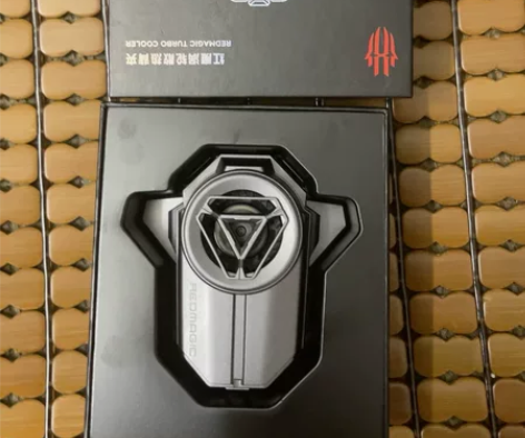 红魔涡轮手机散热背夹 用了一两个月，闲置了...