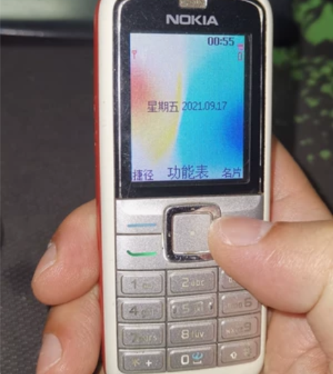 诺基亚5070一台。带诺基亚原装充电器,要...