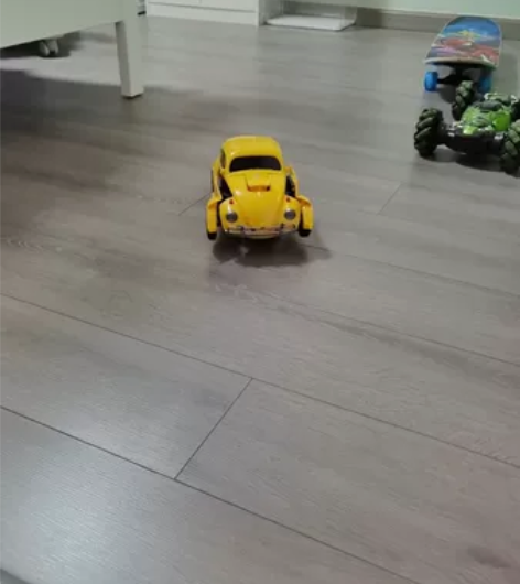 大黄蜂变形金刚，变形汽车，只玩两次，95新...