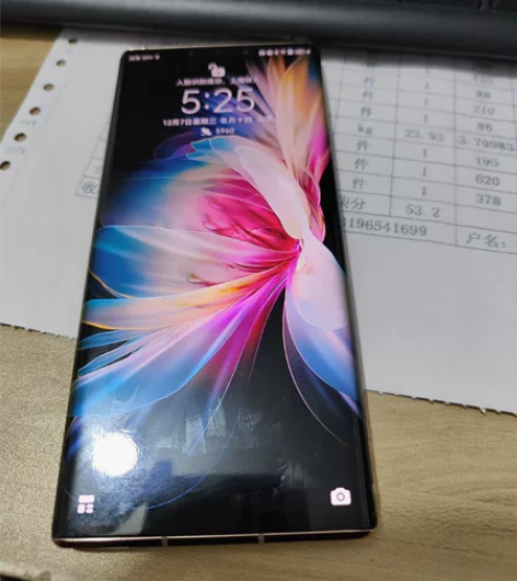 华为mate30pro素皮版，正常使用痕迹...