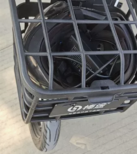 连牌一起卖了回家了，哈啰棒途苹果绿48V1...