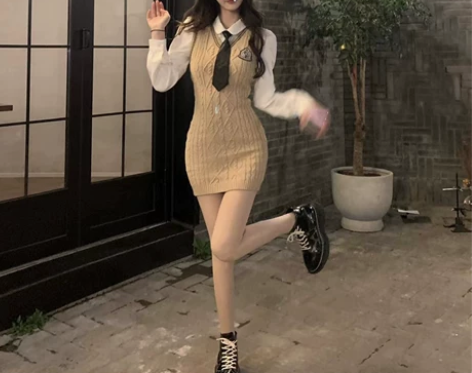 JMSHOP 日杂学姐 学院风短款包臀裙徽...