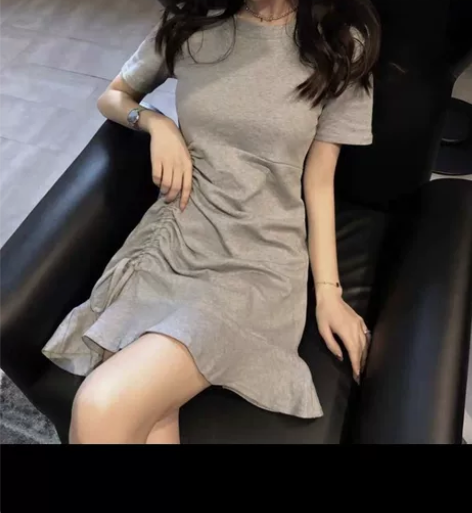 港风抽褶修身显瘦中长款T恤裙 不规则荷叶边...
