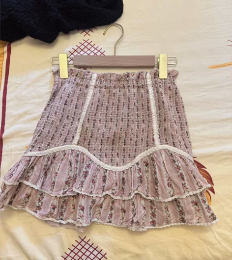 网红款高腰短裙，S码，甜美蛋糕裙，几乎全新...