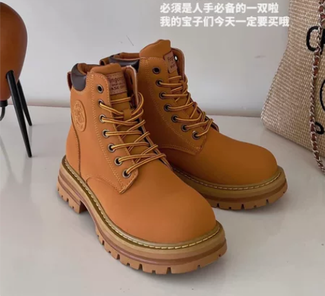 闲置出一双真皮大黄蜂，码子偏大一码，穿上增...