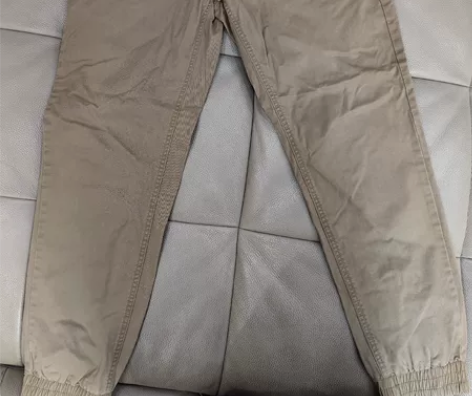 清理衣柜！好像是真维斯的休闲裤，适合平时穿...