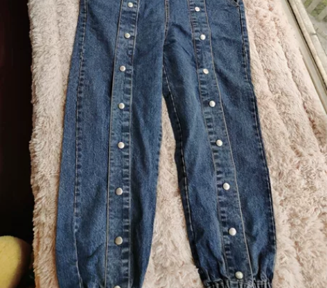 s码背带牛仔裤,感觉有点装嫩没好意思穿,买...