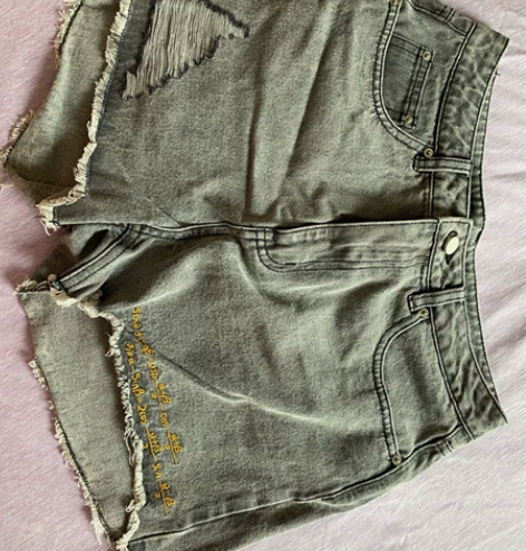 妖精的口袋刺绣破洞牛仔短裤 短裤太多,穿了...