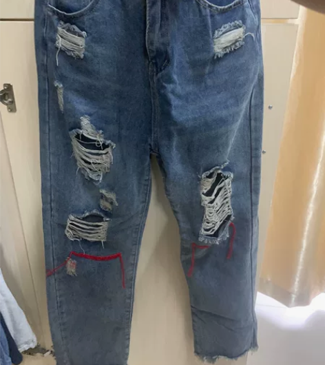 破洞牛仔裤m码 没有污渍 155以上的姐妹...