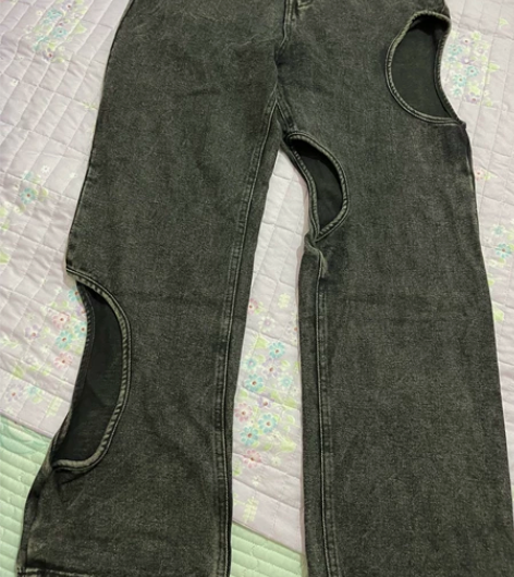 闲置超个性直筒裤牛仔裤，M尺码，破洞包边，...