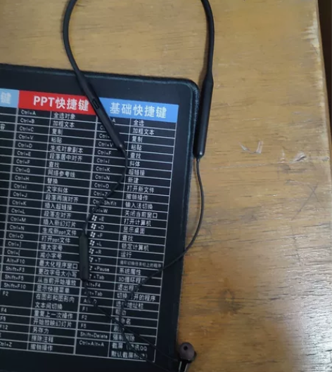 一加蓝牙耳机和苹果耳机，用不到了。 功能完好