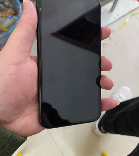 苹果11，黑色64g，网店客服用机，用的很...