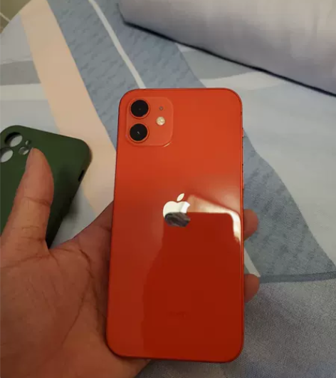 自用的苹果12 64g 红色，2021年3...