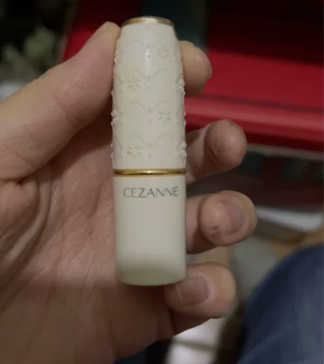CEZANNE口红。之前朋友去日本代的。也...