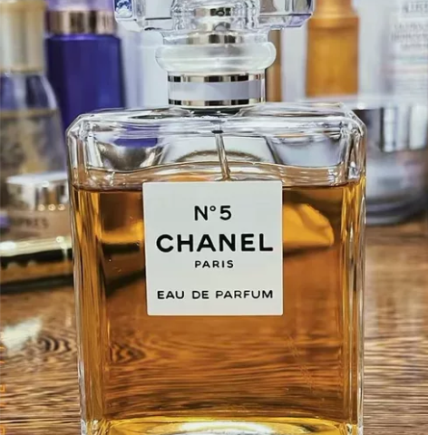 N5号女士香水100ml！独特的香氛，很浓...