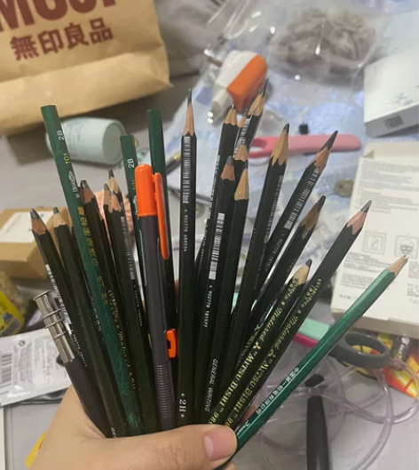 铅笔 之前学素描剩下的  25包邮出～ （...