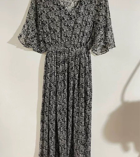 碎花裙女连衣裙 感兴趣的话点“我想要”和我...