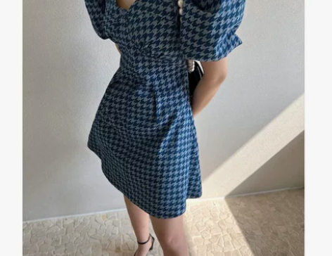 洋气千鸟格显瘦连衣裙女2022年复古泡泡袖...