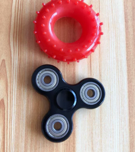 握力器和指尖陀螺 感兴趣的话点“我想要”和...