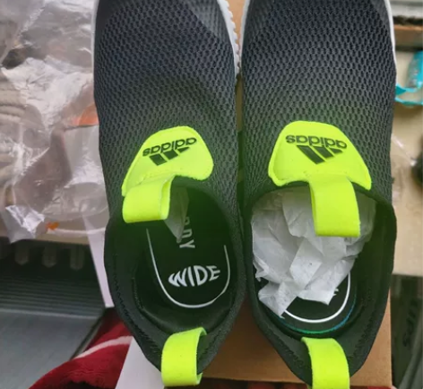 阿迪全新正品,33码。二手物品不退不换。全...