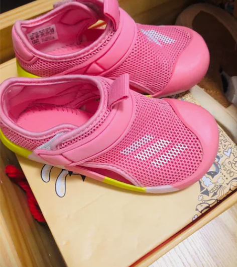 Adidas阿迪夏季运动鞋，透气性特别好 ...