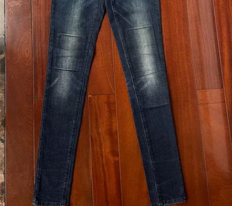 Levis 牛仔裤 偏厚的款，不硬