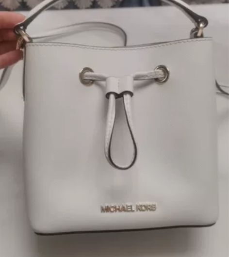 MK爆款的suri小号水桶白色 代购入手，...