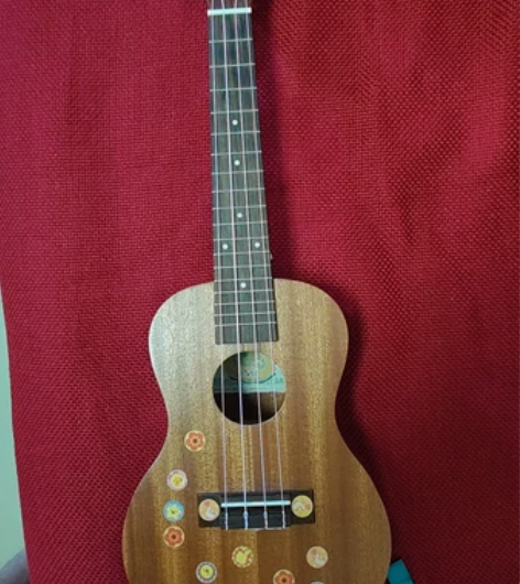 小朋友换新琴，故初学琴出。尤克里里 23寸...