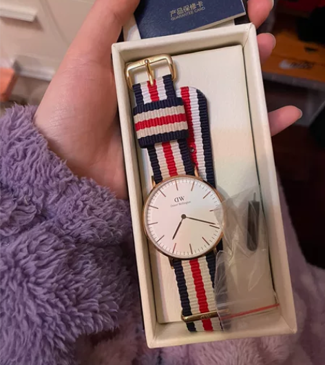 DW 手表 带过一两次 盒子齐