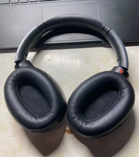 索尼Sony 1000mx2降噪耳机，佩戴...