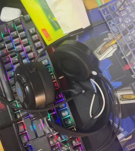 还有原盒子有线版惠普耳机 感兴趣的话点“我...