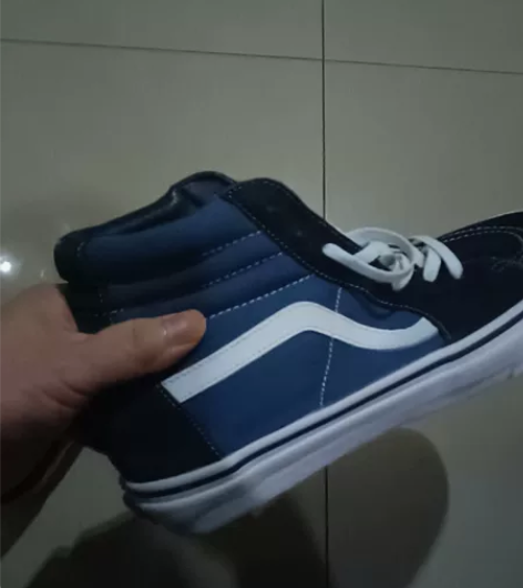 vans板鞋,当时买的,正品。很新 感兴趣...