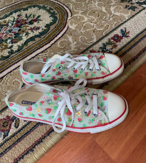 匡威草莓帆布鞋38码 感兴趣的话点“我想要...