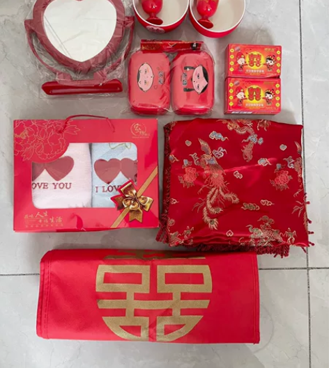 【结婚婚庆物品套件】 1个心形镜子 2个塑...