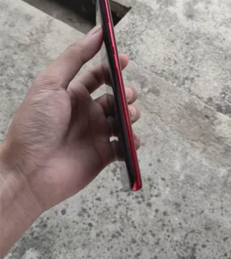 出卖近乎全新红色的华为mate20pro,...