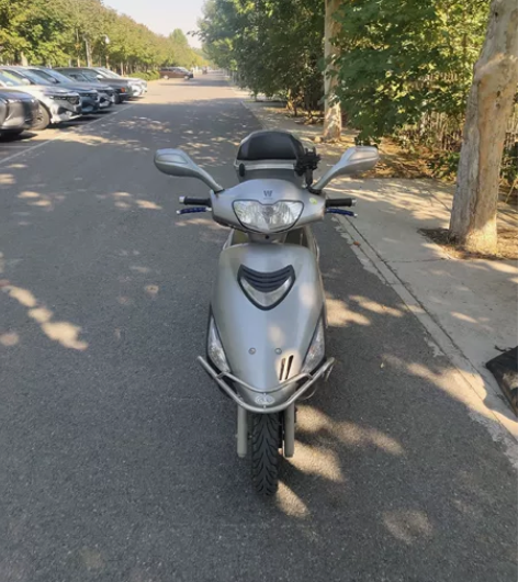 豪爵海王星125电喷版踏板摩托车,京B公户...