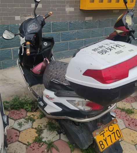 豪爵电喷踏板摩托车，自家一手车，整车无大事...